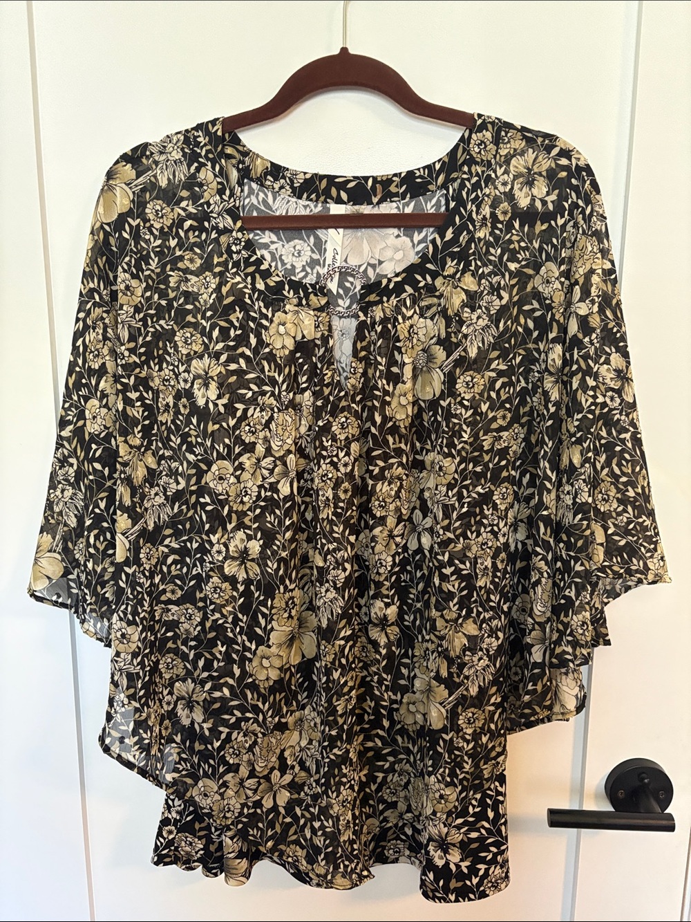 NY Collection Black and Cream Floral Tunic Blouse. 2X women’s plus.